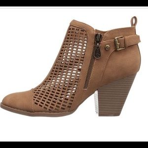 Guess Ankle boots, size 5.5