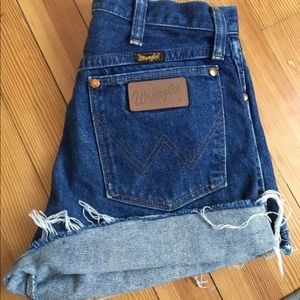 Vintage Wrangler cut offs 😍