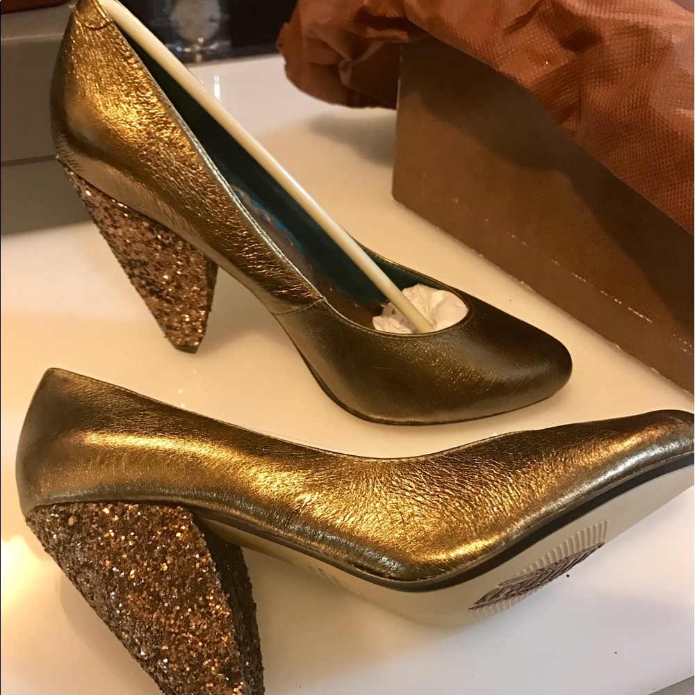 ✨ Chocolate brown sparkling glitter heels!
