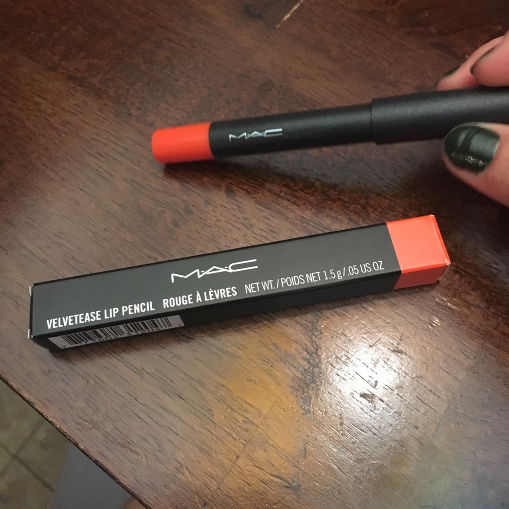 MAC pencil NWT