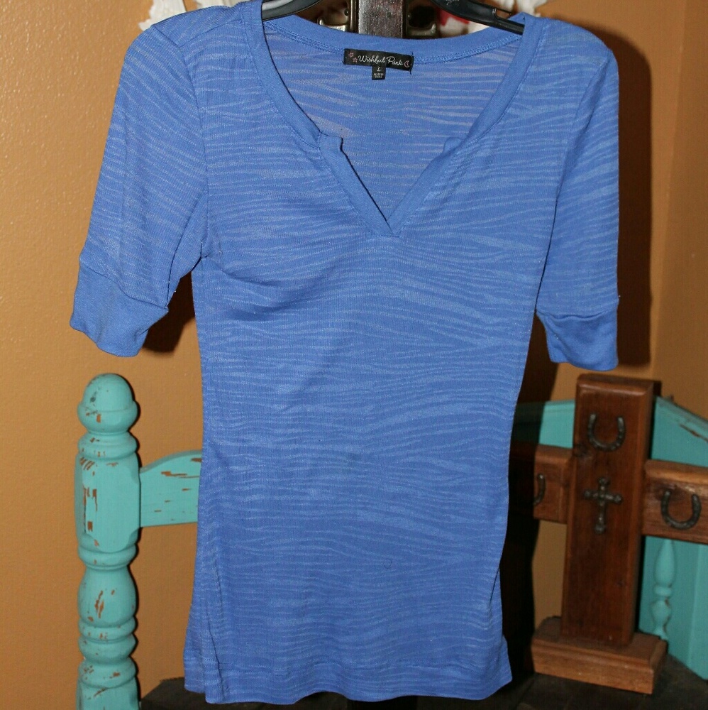 Semi-shear blue t-shirt