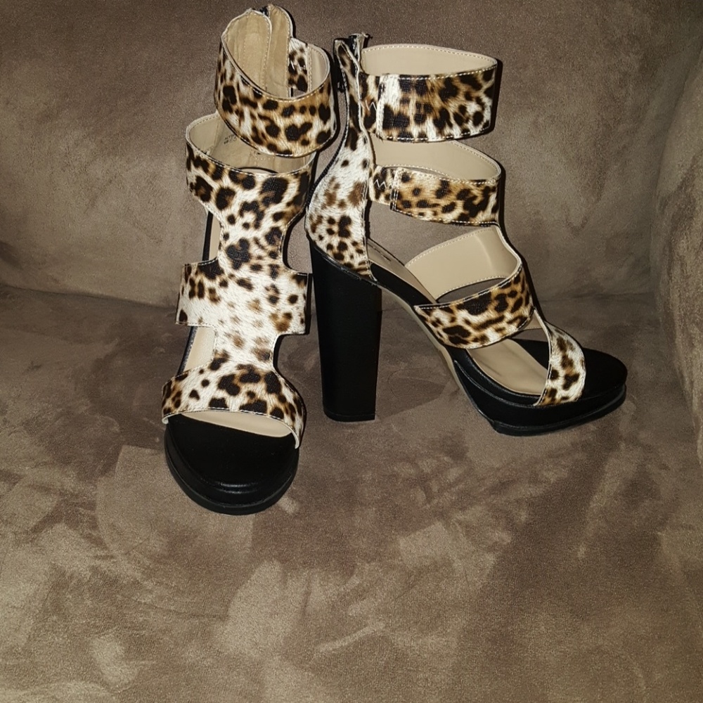Paper Fox Sandals