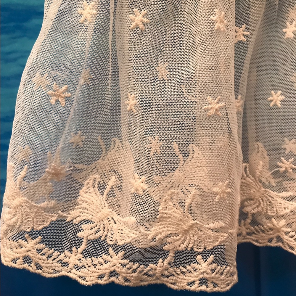 ⭐️Sold⭐️ Romantic Crop Top - Picture 2 of 4