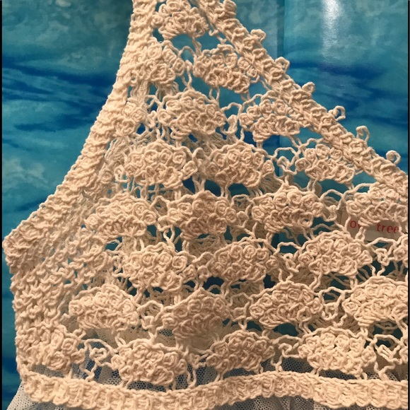 ⭐️Sold⭐️ Romantic Crop Top - Picture 3 of 4