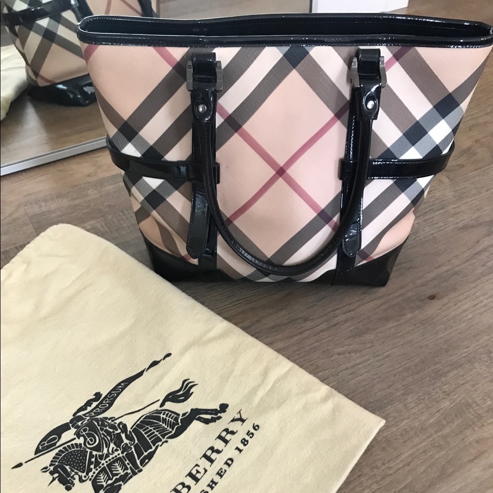 *Reduces Price!!!Burberry Purse