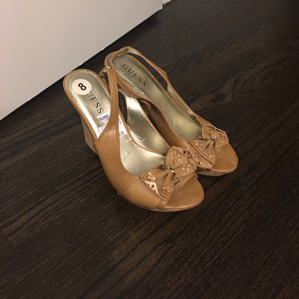🌼Guess Tan Wedge Sandals- 8M🌼