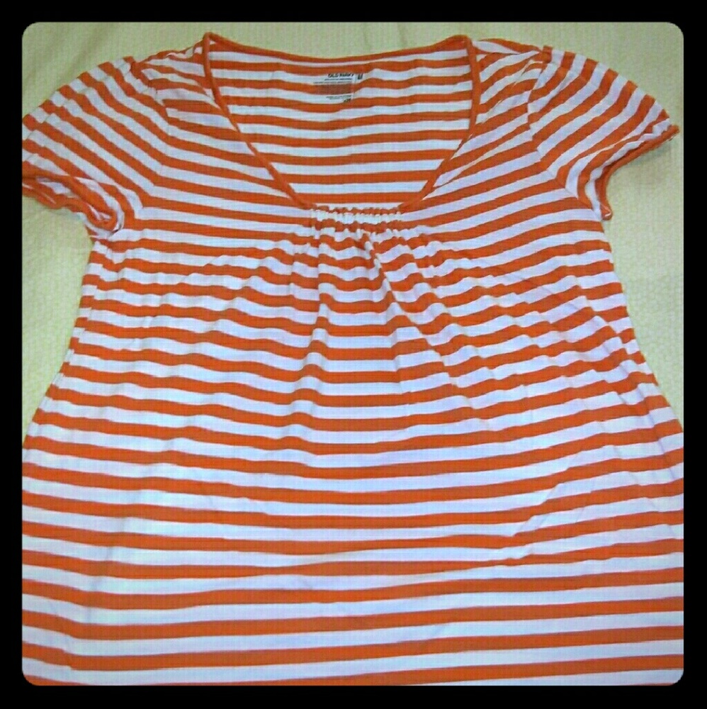 🏵Old Navy top