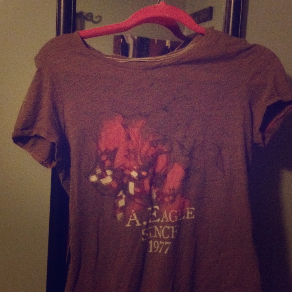 American Eagle brown tee