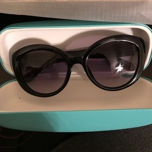 Like new Kate Spade Sunglasses with case.