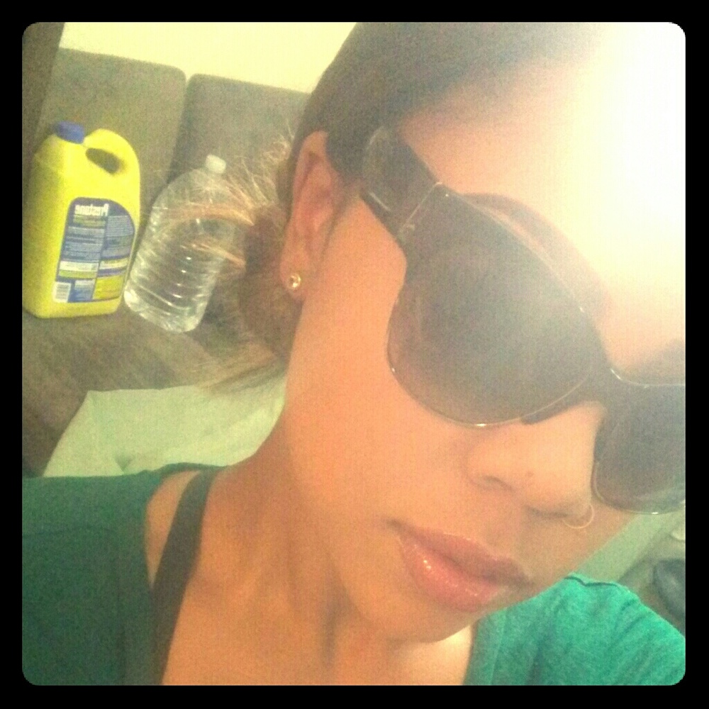 PRADA SUN GLASSES AUTHENTIC