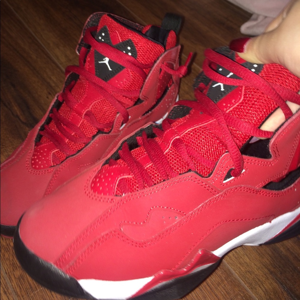 red jordan true flights