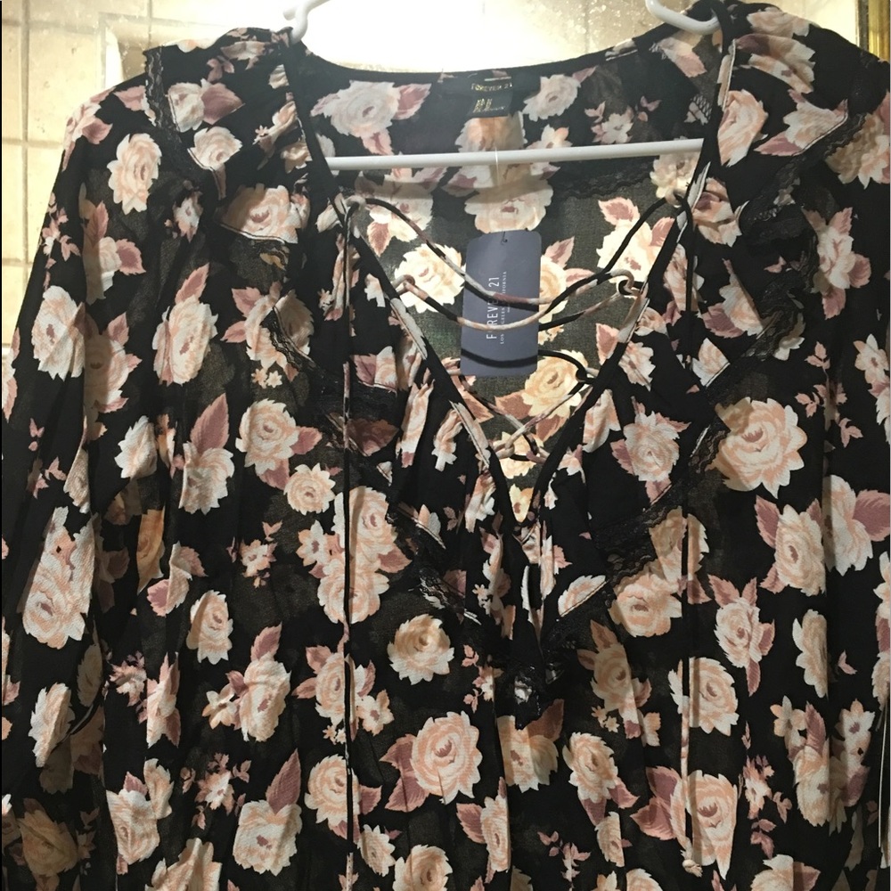 Floral lace flounce top