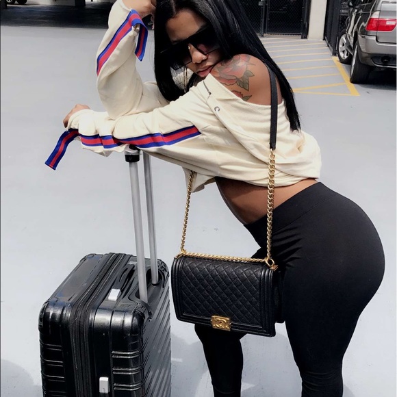 Help find sweater worn by dearra - Picture 2 of 2