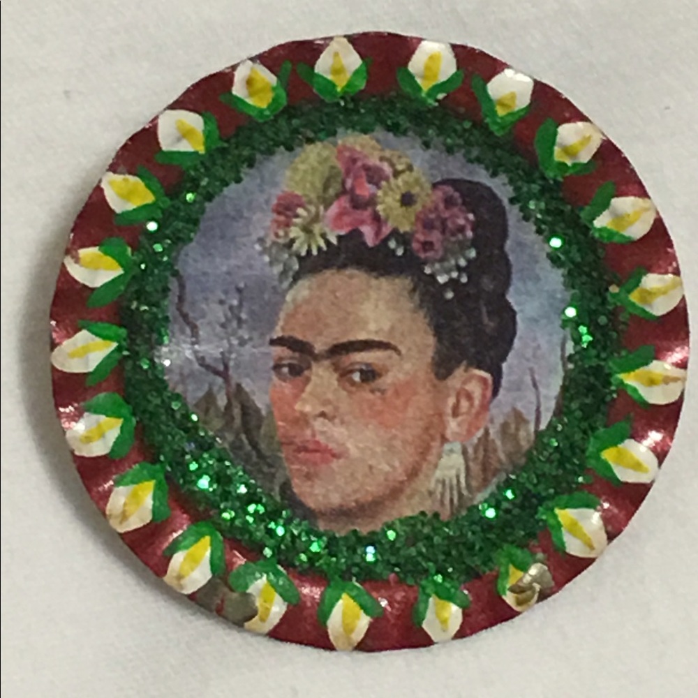 Frida brooch