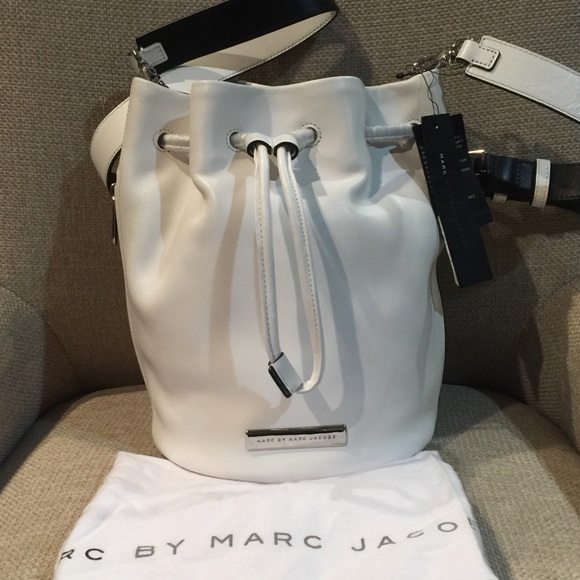 ❤️SOLD❤️Authentic Marc Jacobs Leather Bucket Bag - Picture 4 of 7