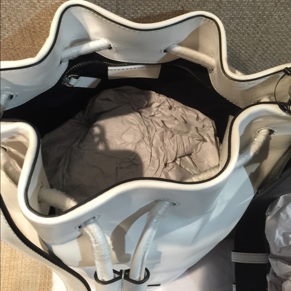 ❤️SOLD❤️Authentic Marc Jacobs Leather Bucket Bag - Picture 5 of 7