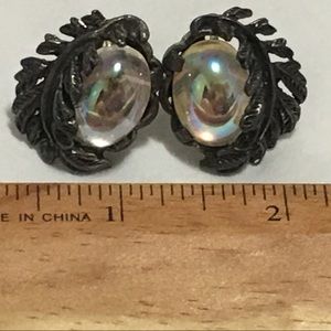 Vintage - 1940s screw back iridescent earrings