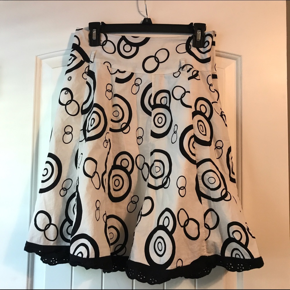 DeCo White & Black Skirt