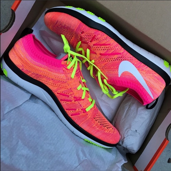 NEW | NIKE FLYKNIT TRAINER WOMENS SIZES - Picture 2 of 6