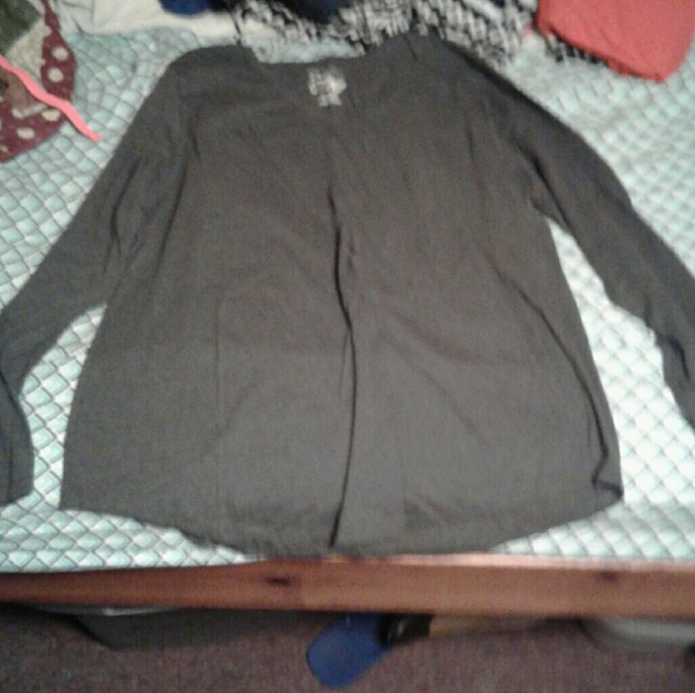 3 long sleeve t-shirts