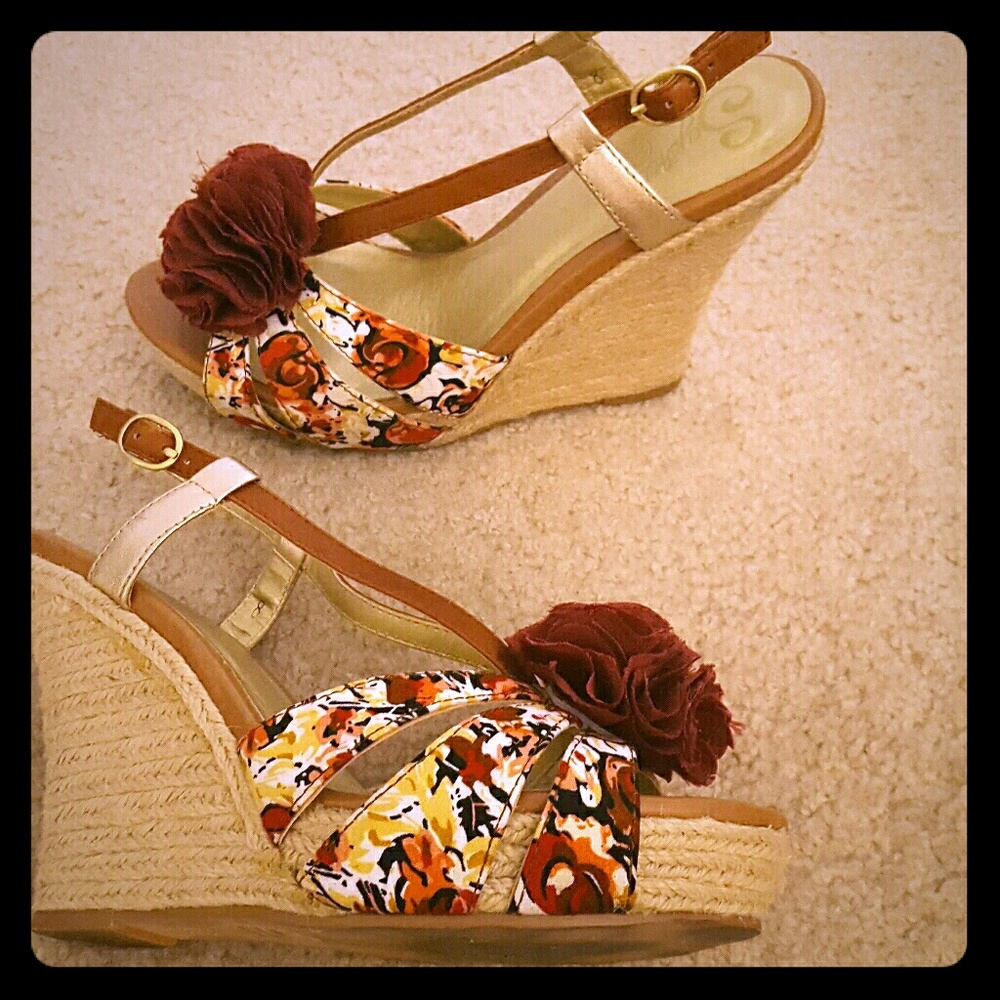 Seychelles wedge sandals size 8!