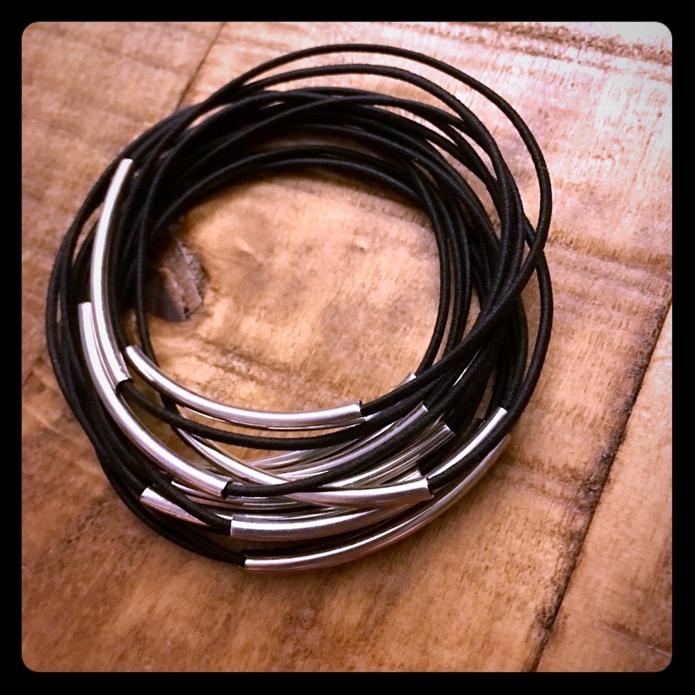 Set of 14 elastic and silver statement bracelets