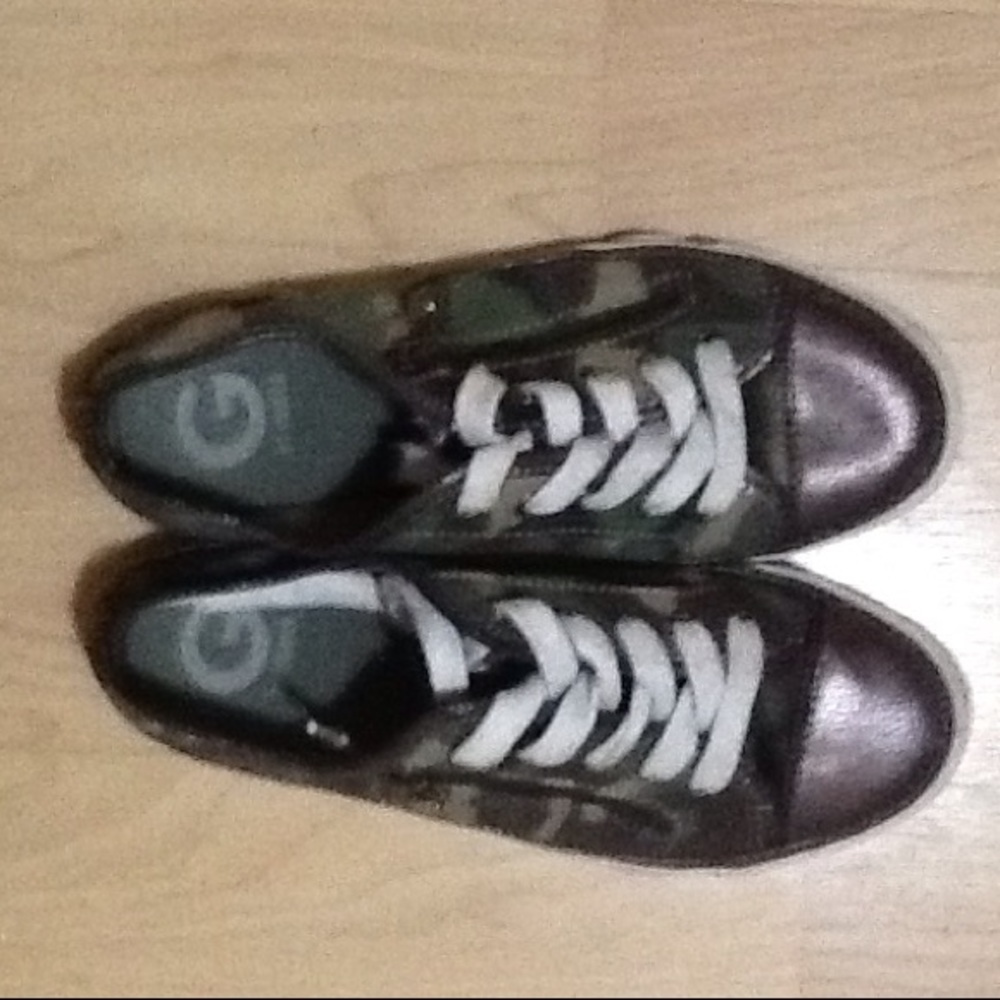 Lace-up Camo Shoes