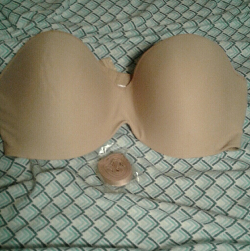 Strapless bra with straps