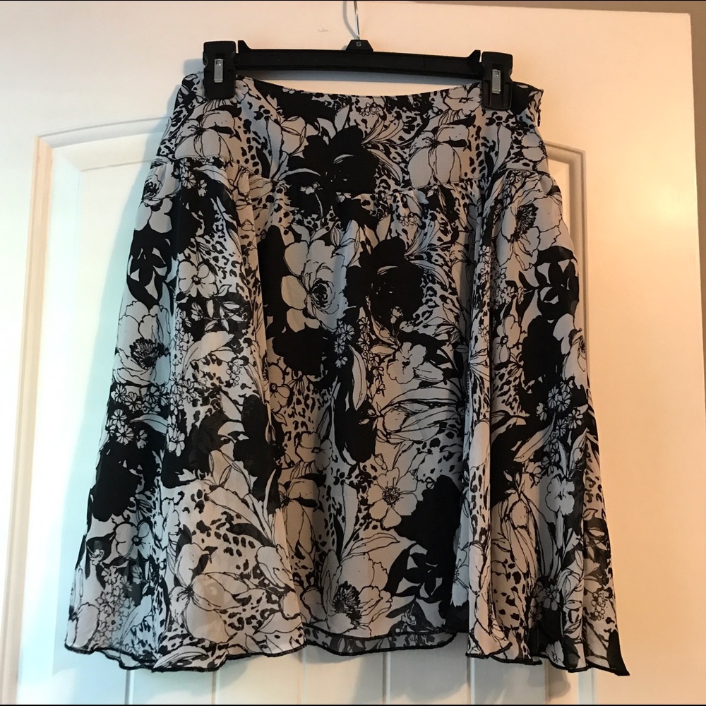 adorable b&w floral skirt
