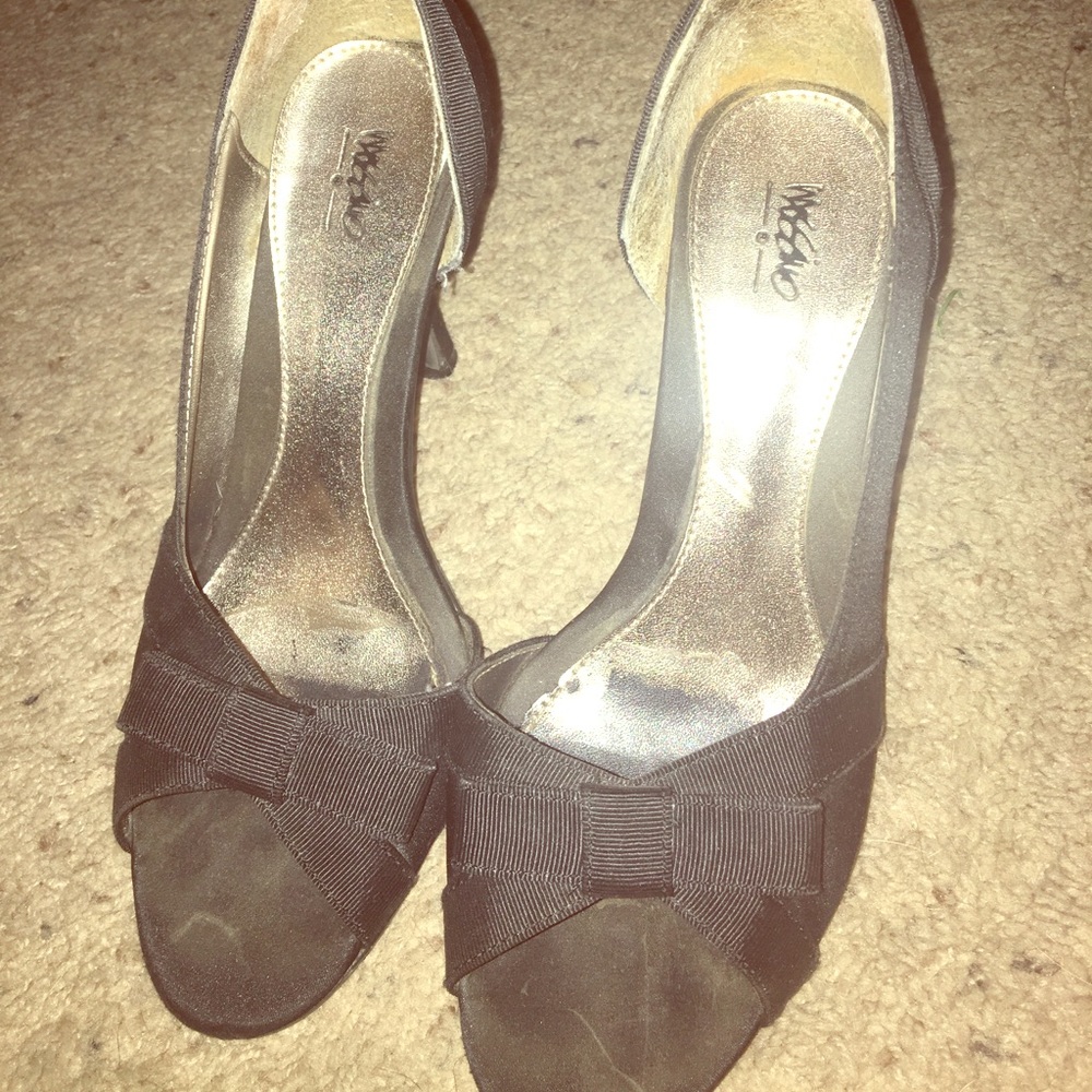 Mossimo black open toe pumps