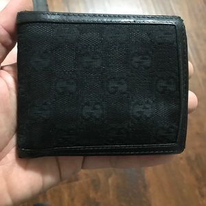 Gucci mens wallet. Serial Number: 225826-0959.