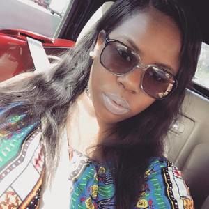 Meet your Posher, Mona