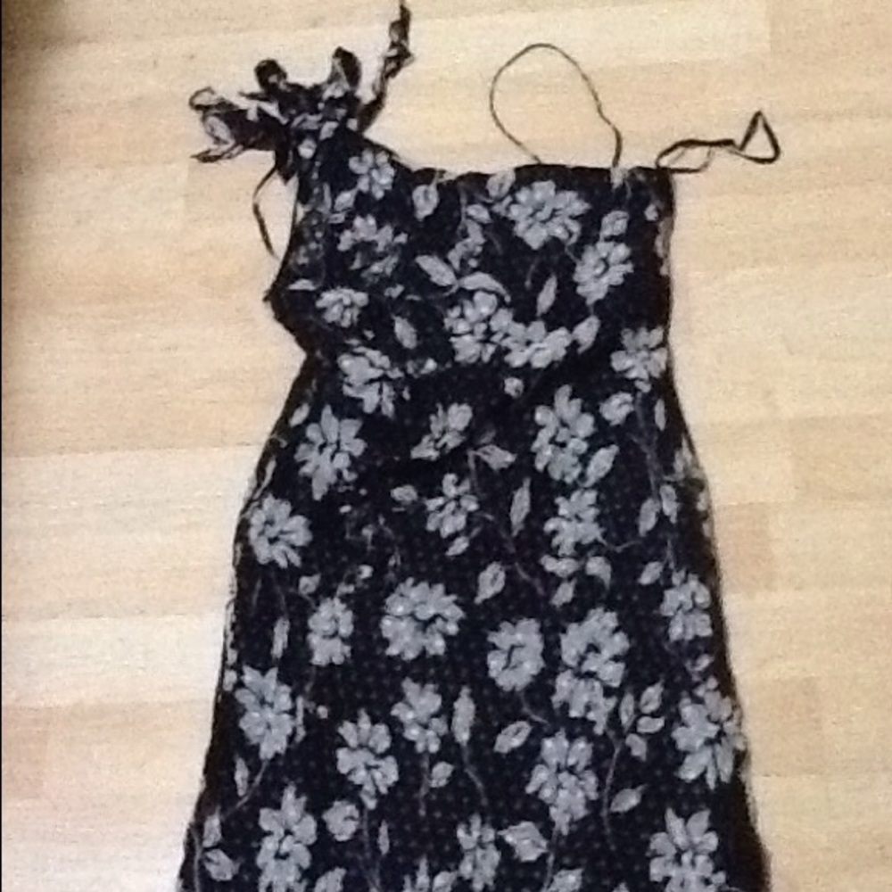 White House Black Market 100%silk lining dress