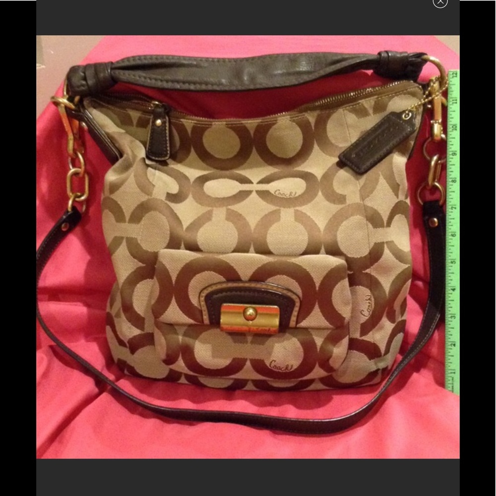 Coach shoulder bag in great condition.