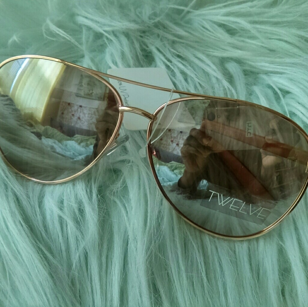 Rose Gold Aviator Sunglasses