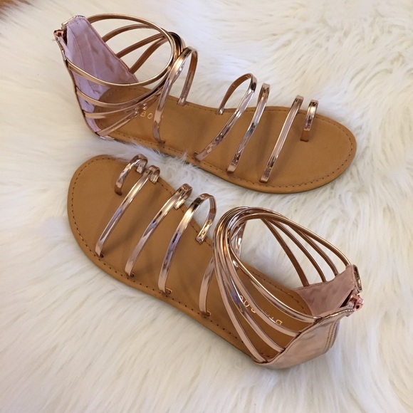 LAST 1 Melrose Metallic Rose Gold Toe Ring Sandals - Picture 3 of 5