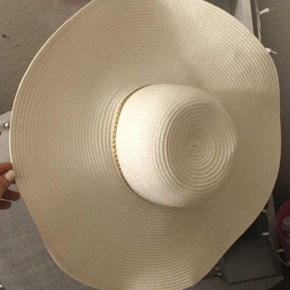 White sun hat
