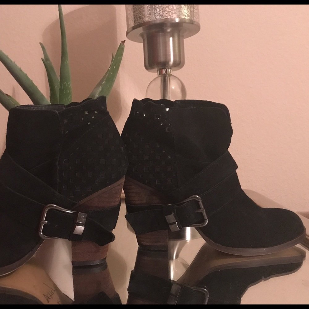 ❌⭕️❌ BETSEY JOHNSON black suede rockin' booties!🐯