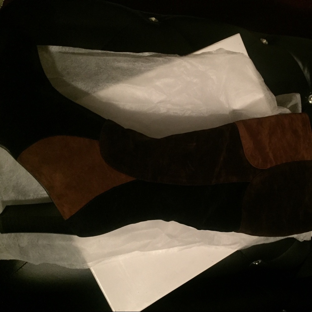 Multiple colors boot never worn