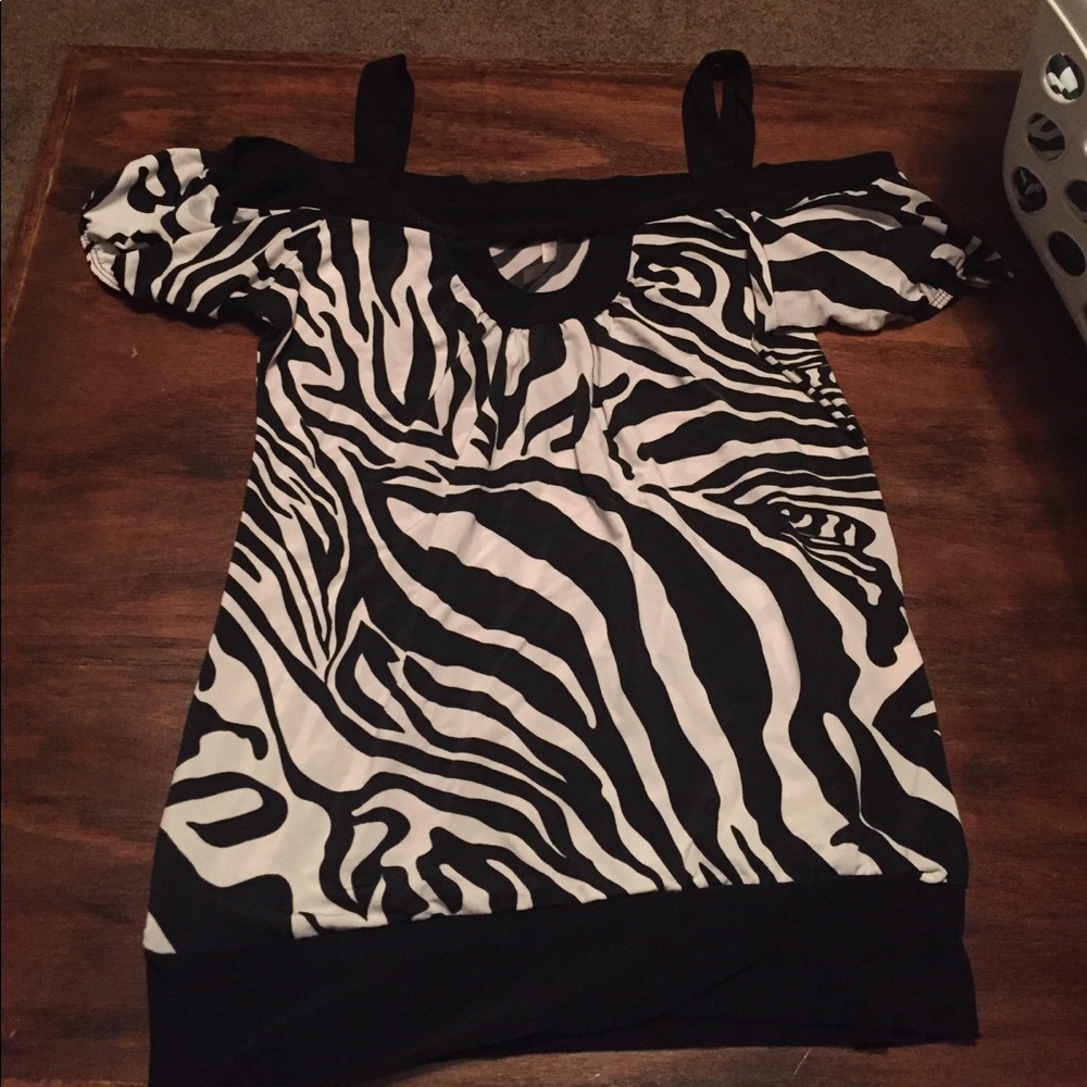 Keyhole off the shoulder zebra top