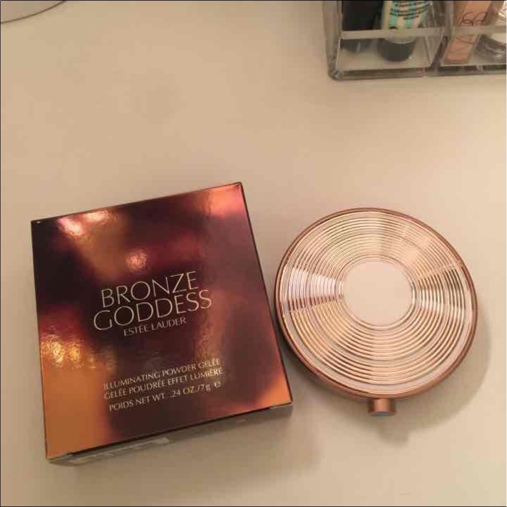Estée Lauder highlighter