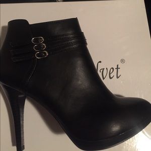 Black heel booties