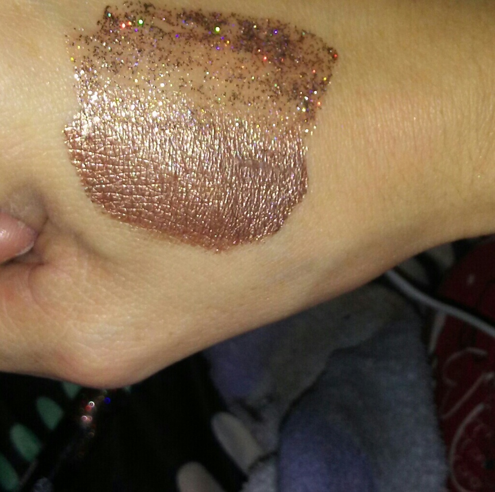 Liquid eye shadow - Picture 2 of 2
