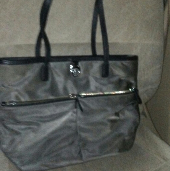 MK purse - Picture 1 of 8
