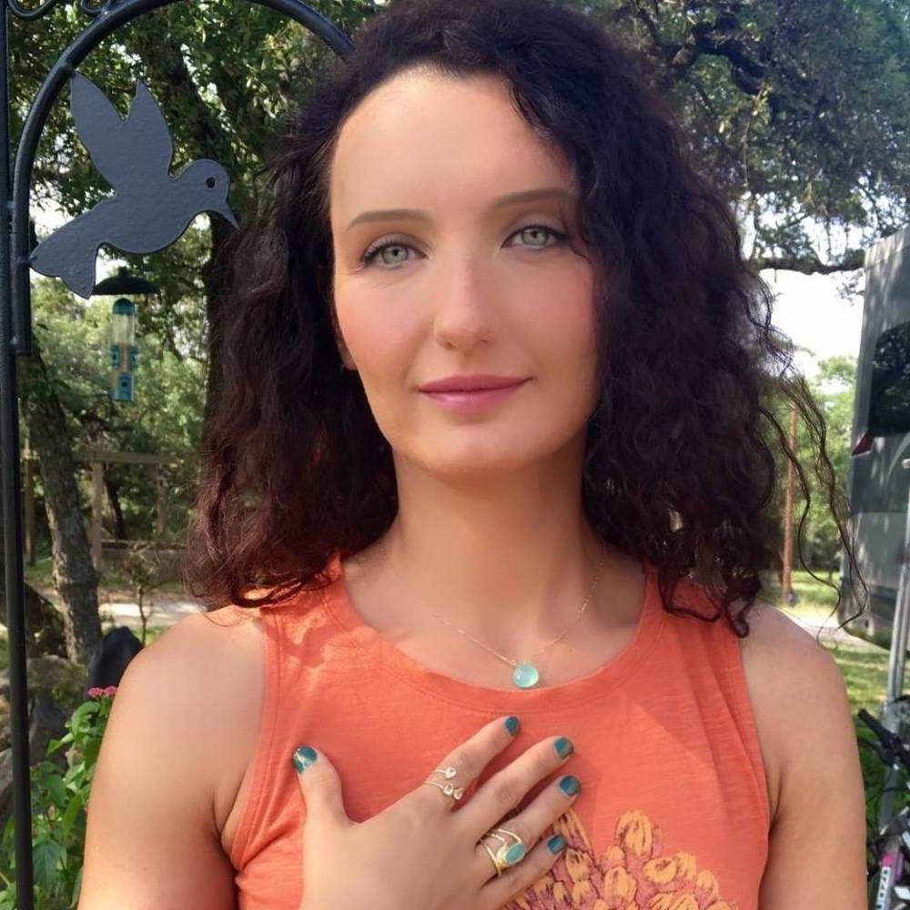 Meet your Posher, Julia