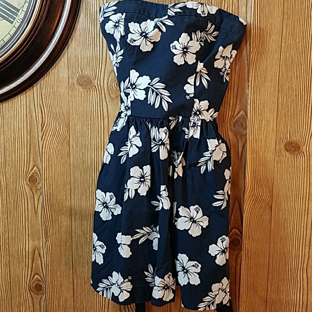♀Hollister Strapless Dress♀