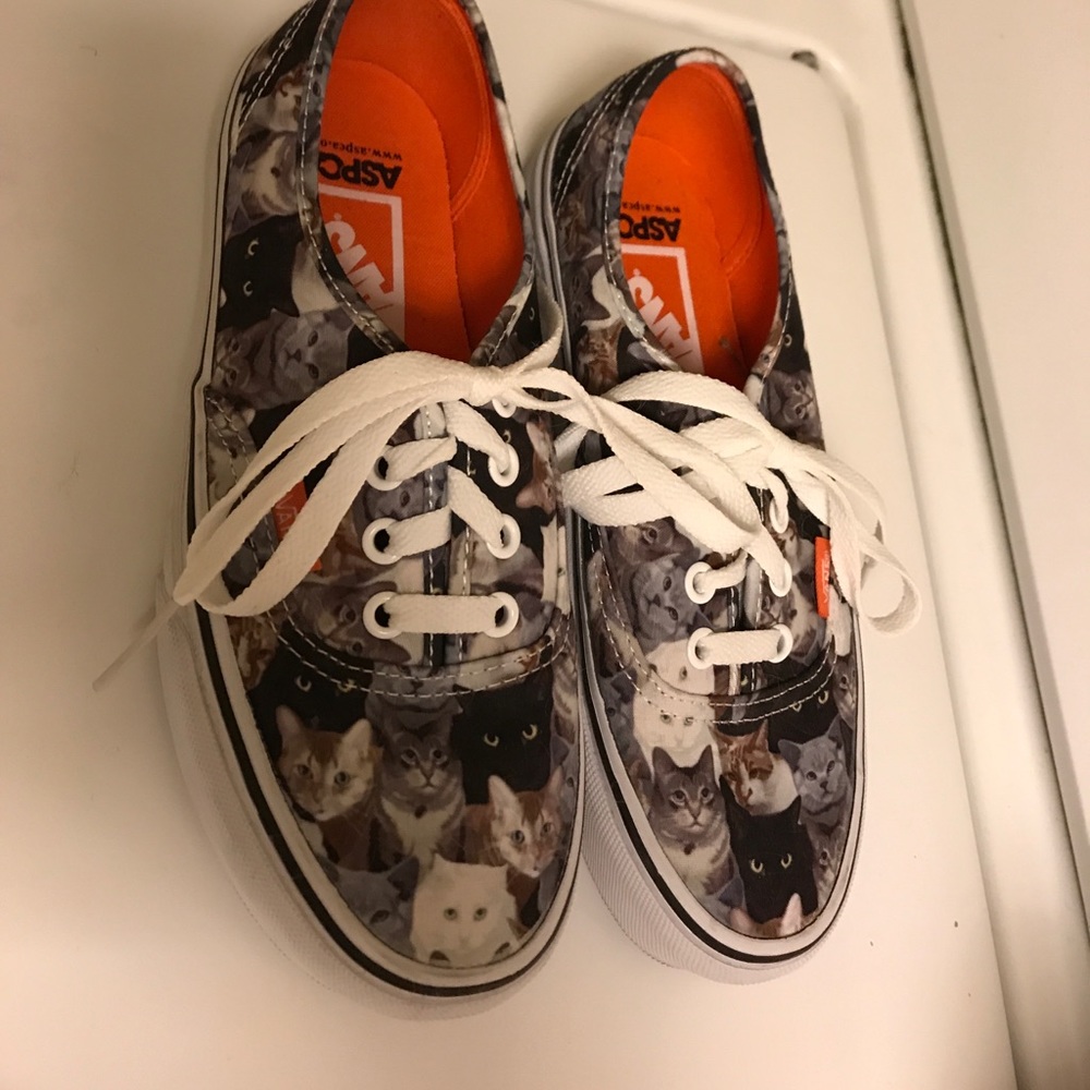 Vans with Kittens/Cats -Sz 5.5
