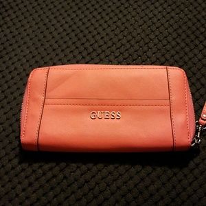 Guess wallet in peach