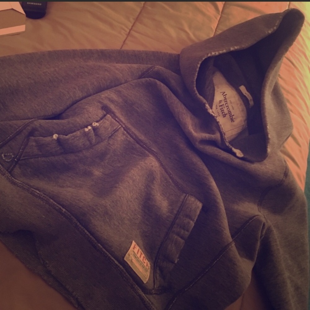 ABERCROMBIE - DISTRESSED HOODIE