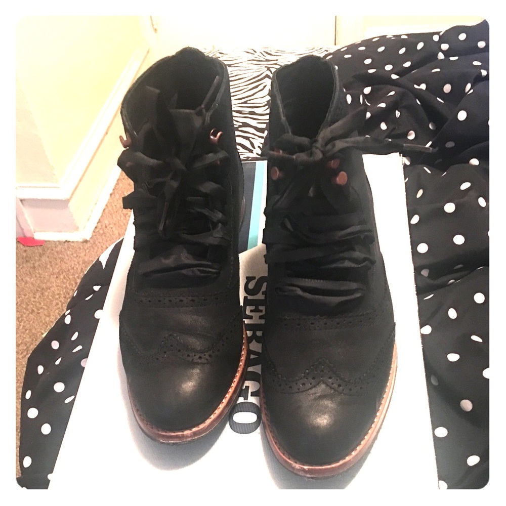 Woman's Oxford ankle boots
